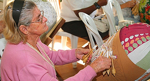An Azorean-descended rendeira working bobbin lace on a cushion in Florianópolis, Santa Catarina